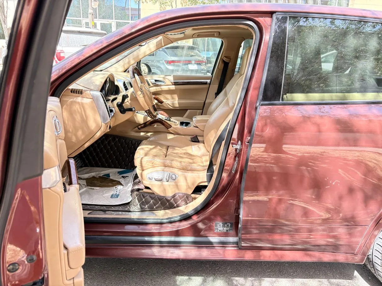 Car image 11