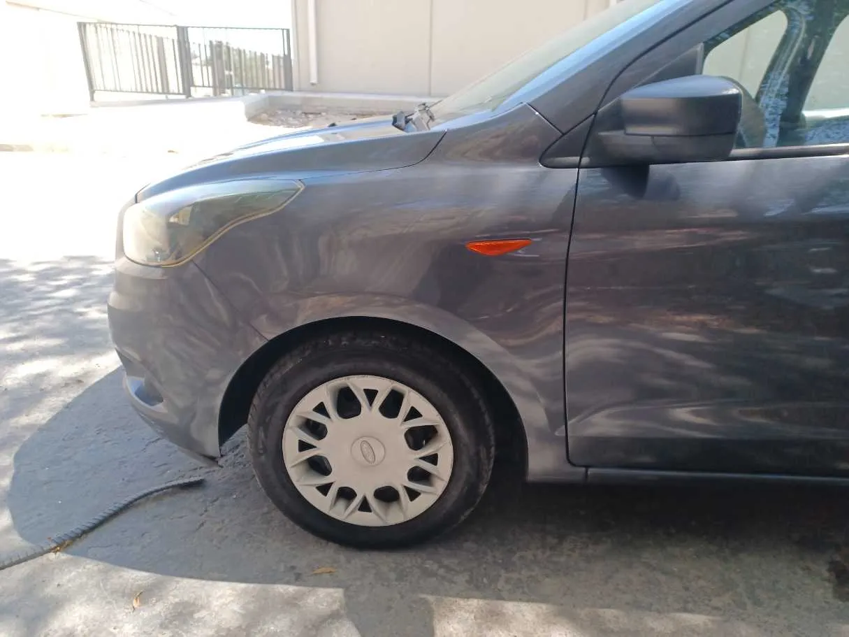 Car image 8