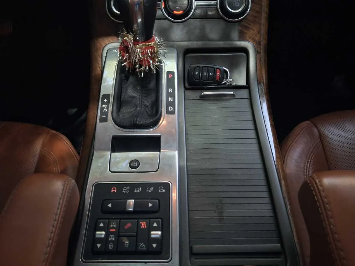 Car image 17