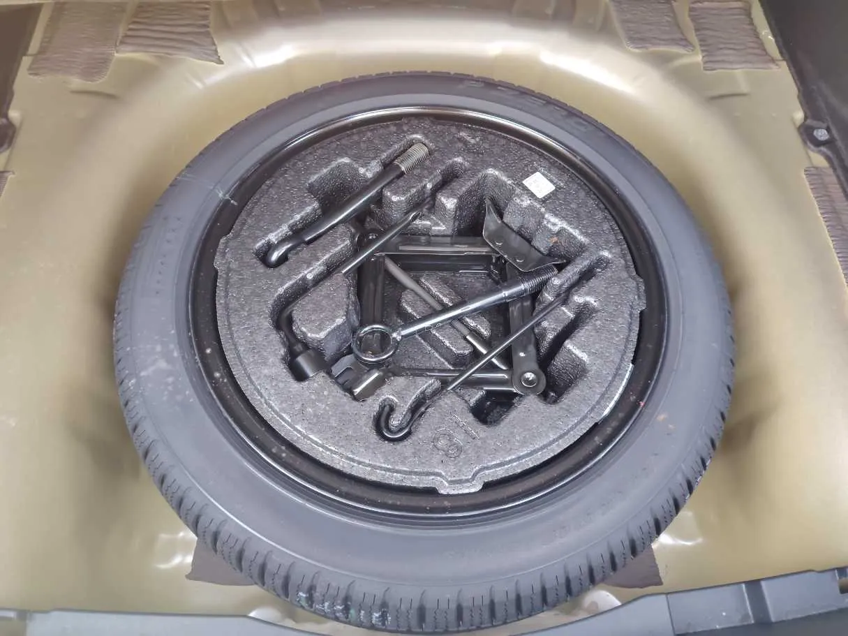 Car image 31