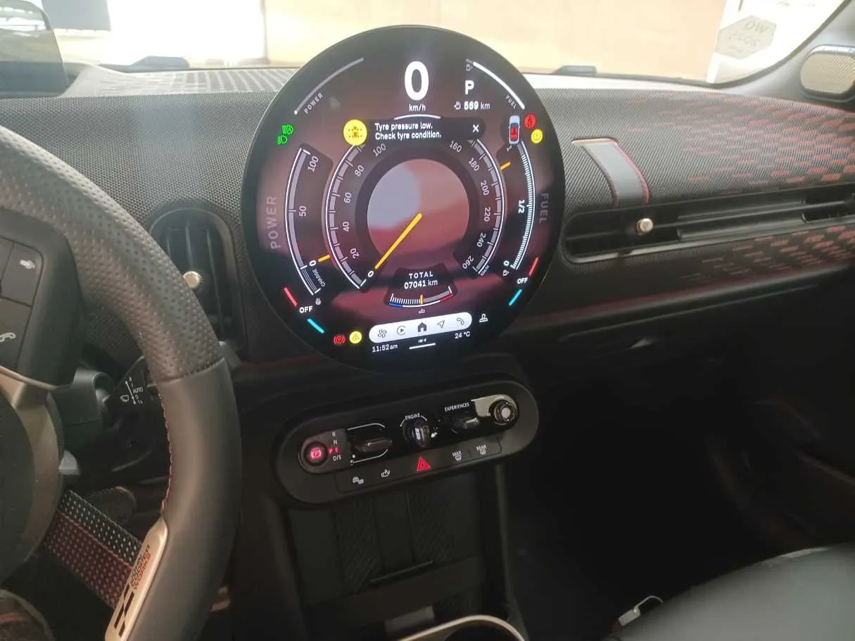 Car image 17