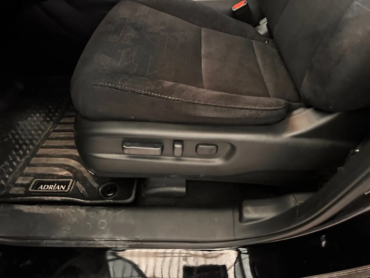 Car image 29