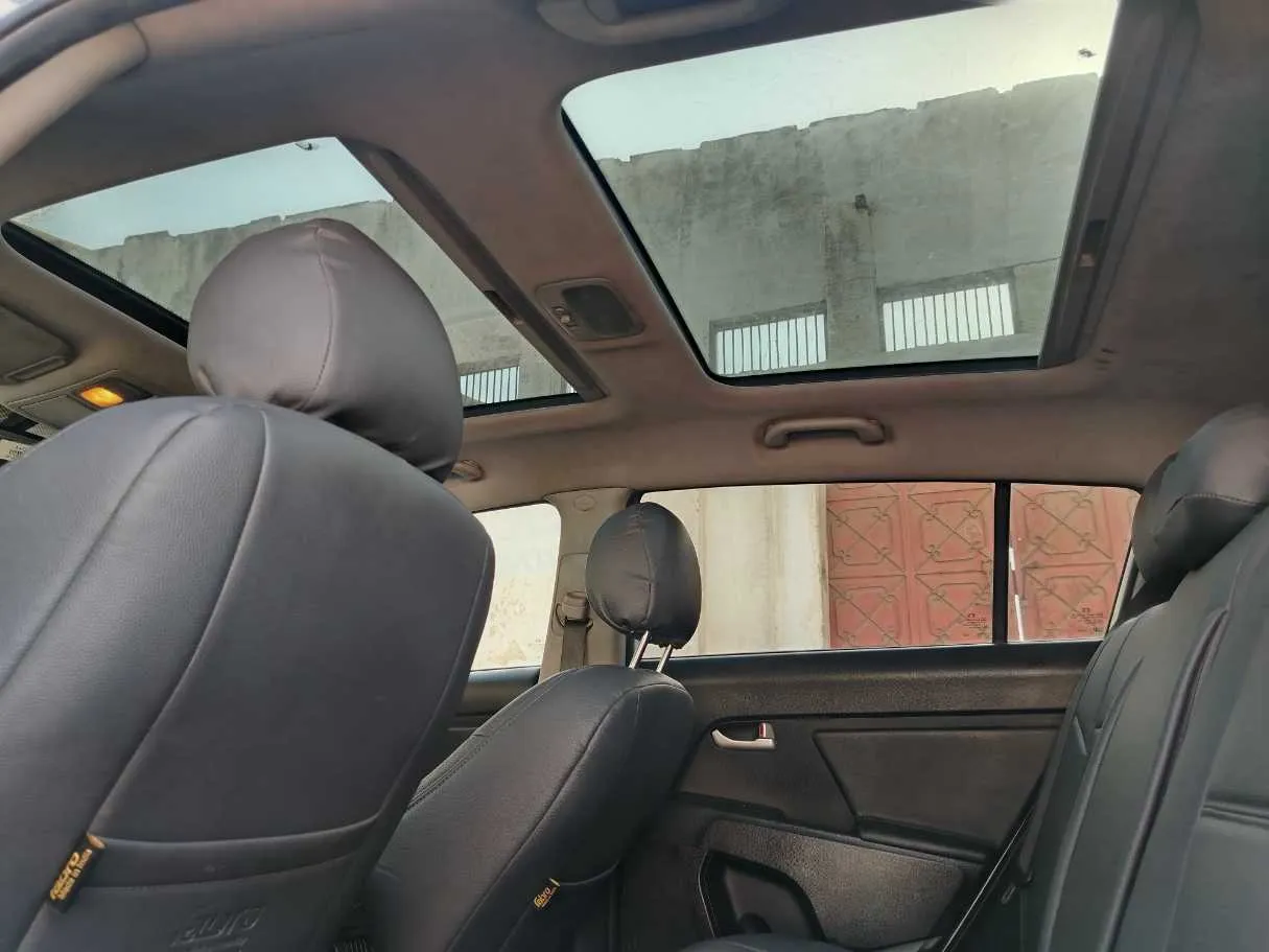 Car image 18