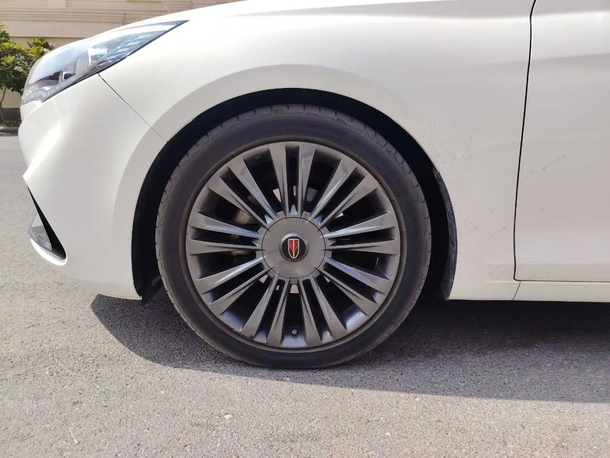 Car image 10