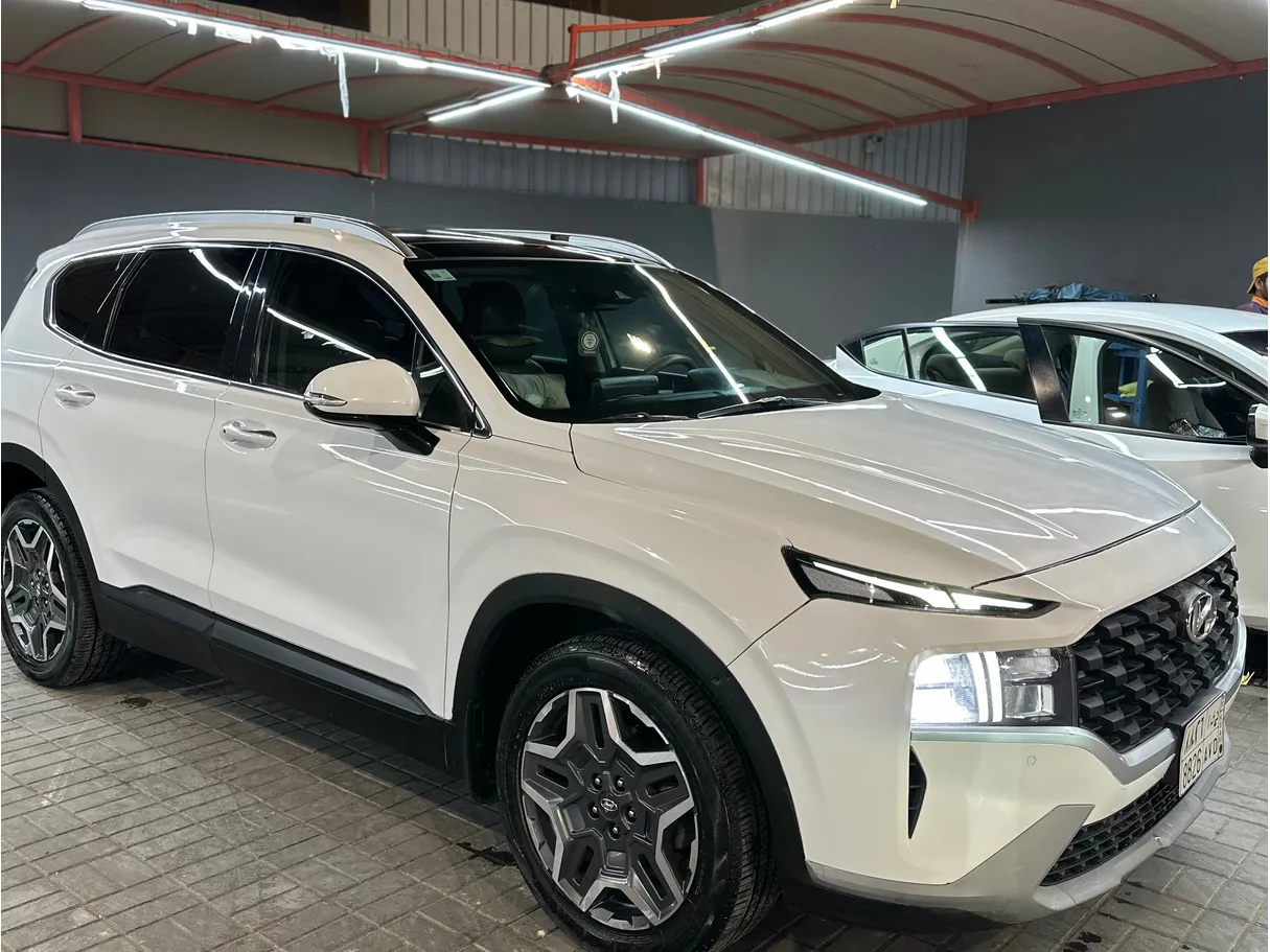 Car image 13