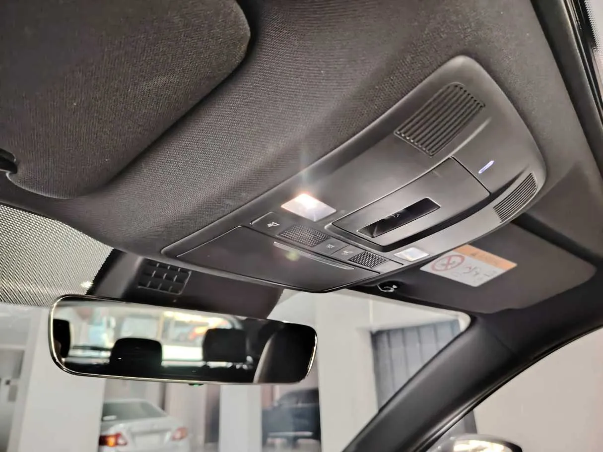 Car image 36