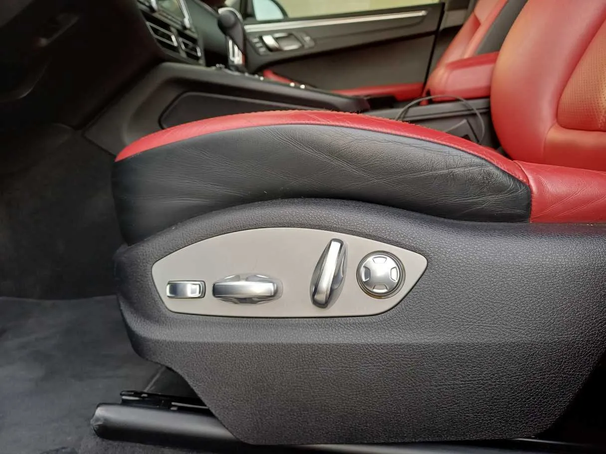 Car image 24