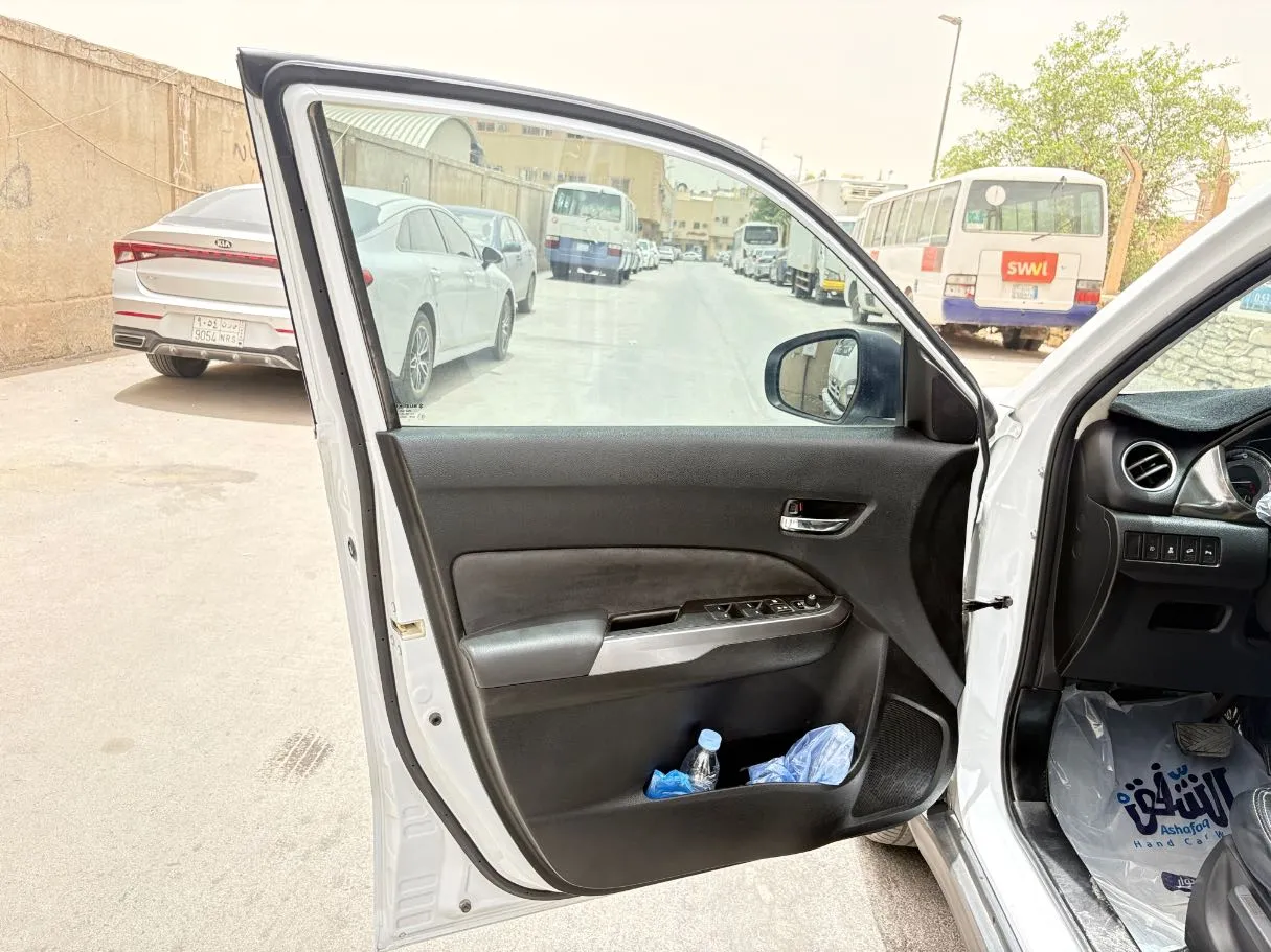 Car image 10