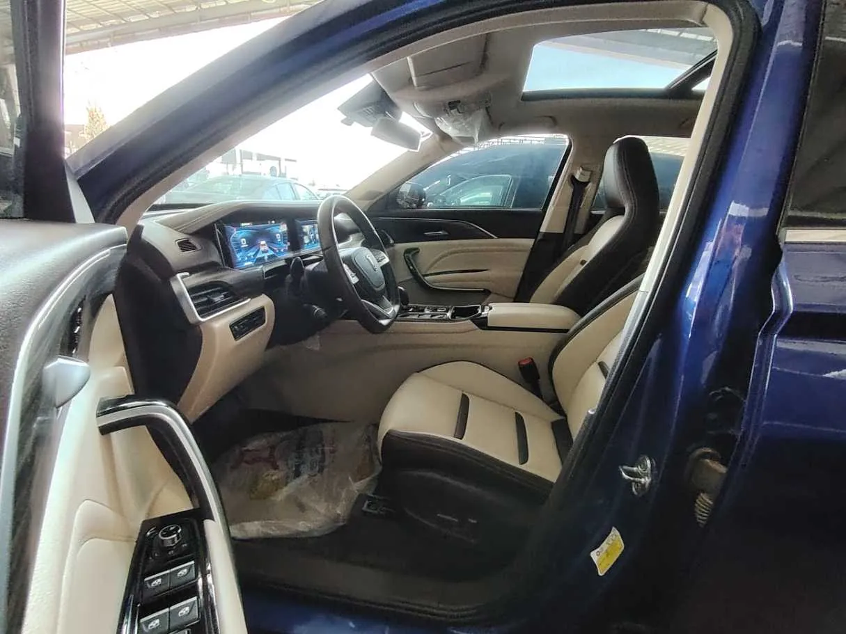 Car image 13