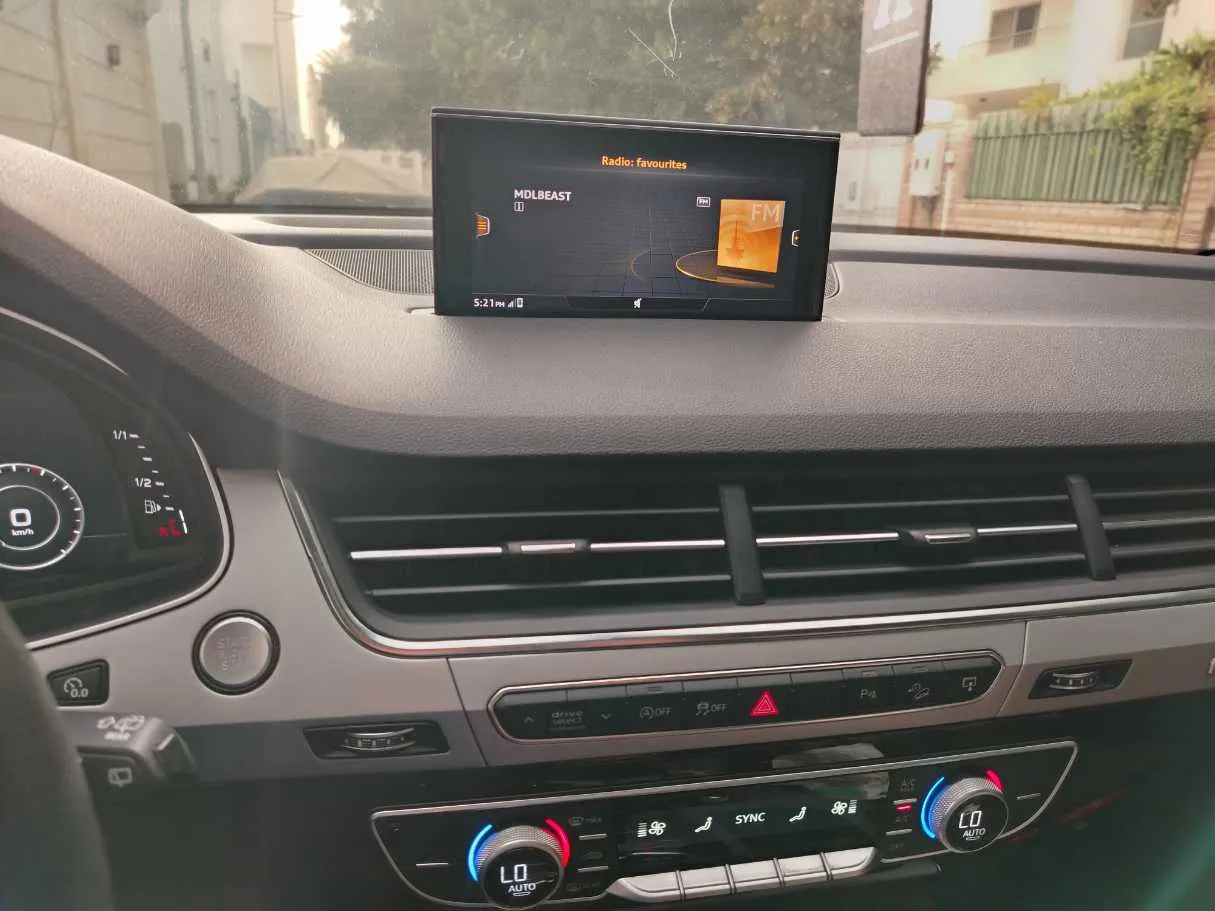 Car image 25