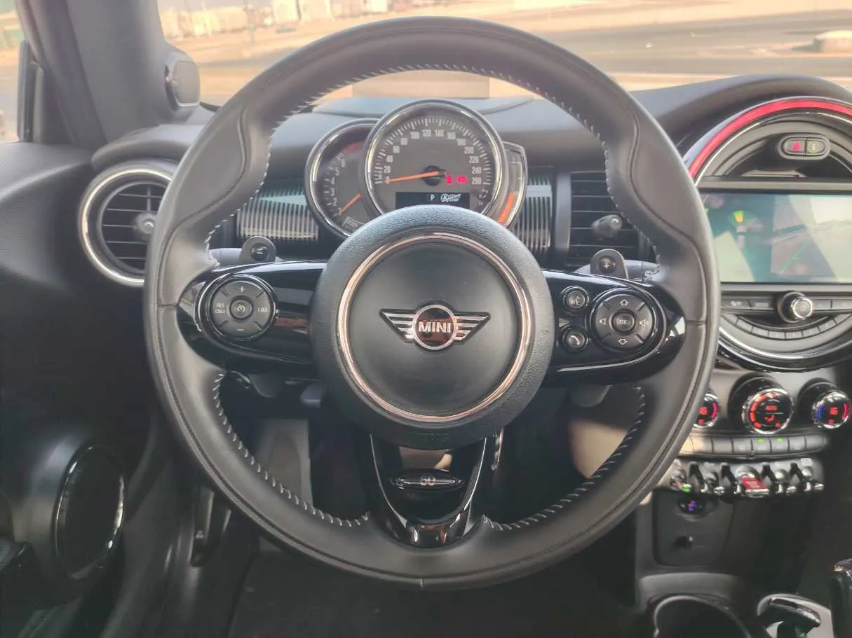 Car image 20