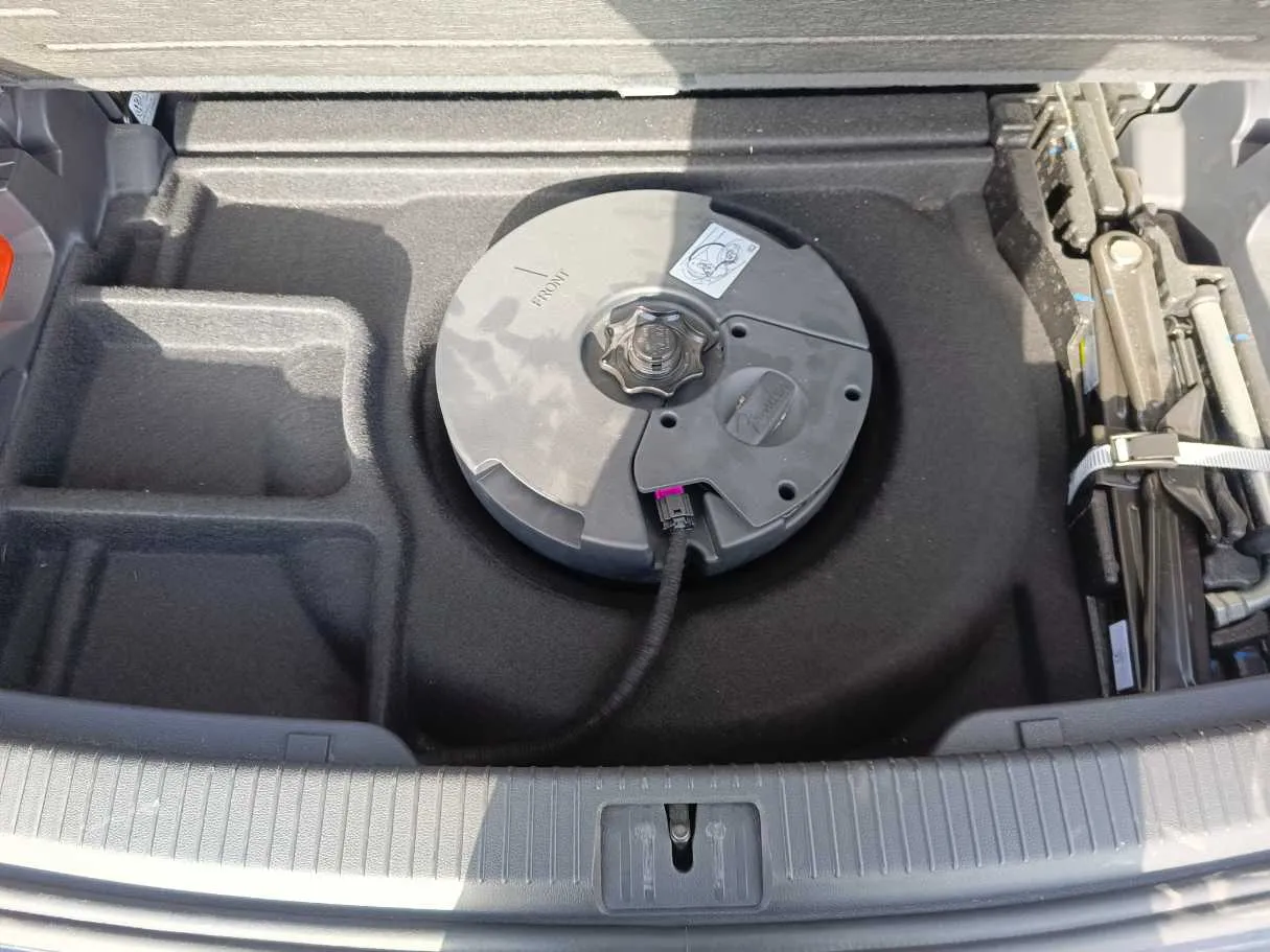 Car image 37