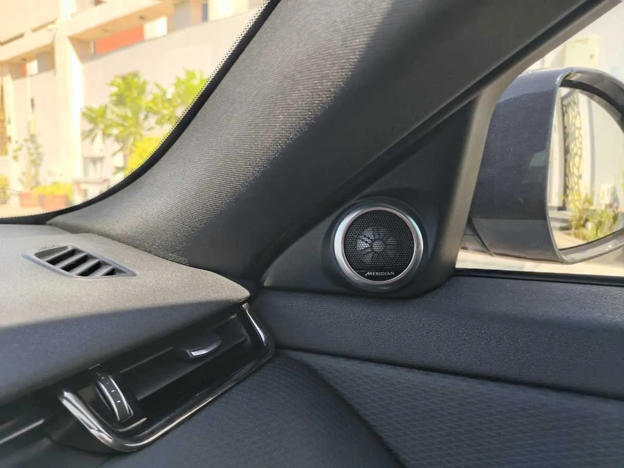 Car image 32