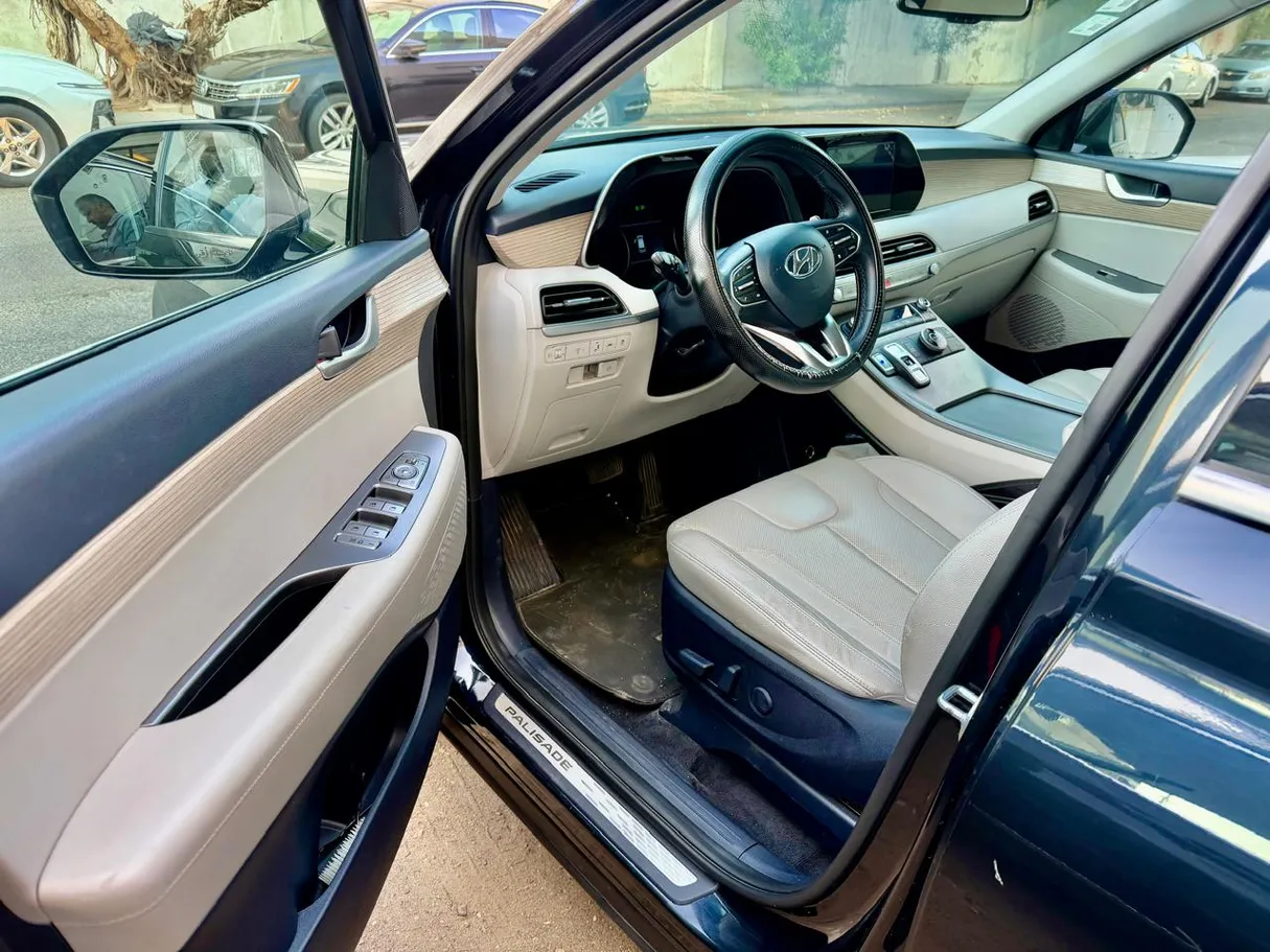 Car image 10
