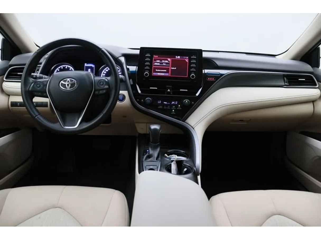 Car image 14