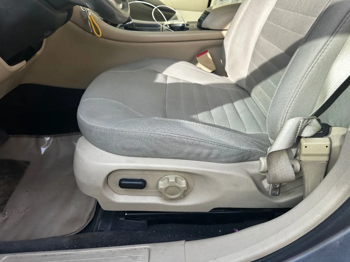Car image 26