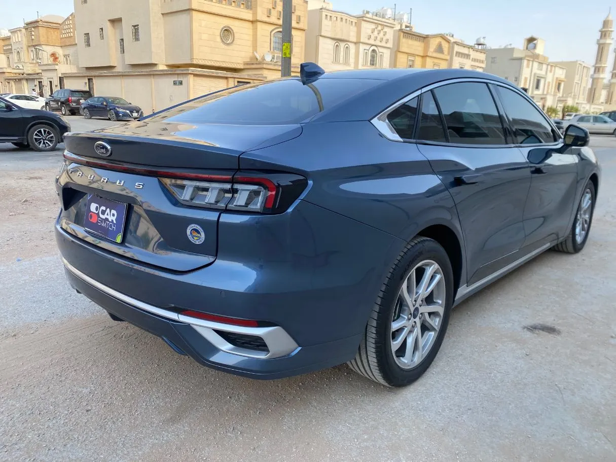 Car image 5