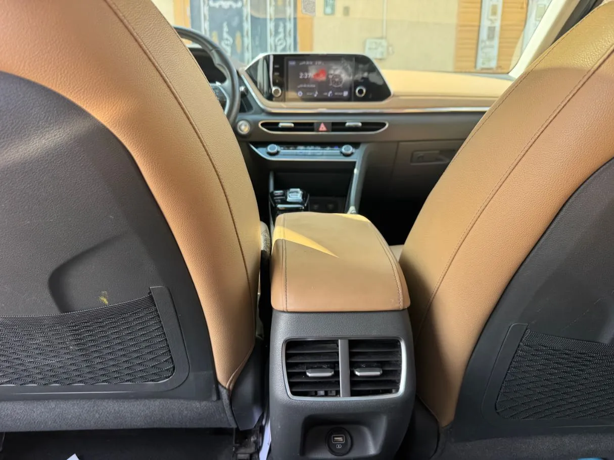 Car image 21