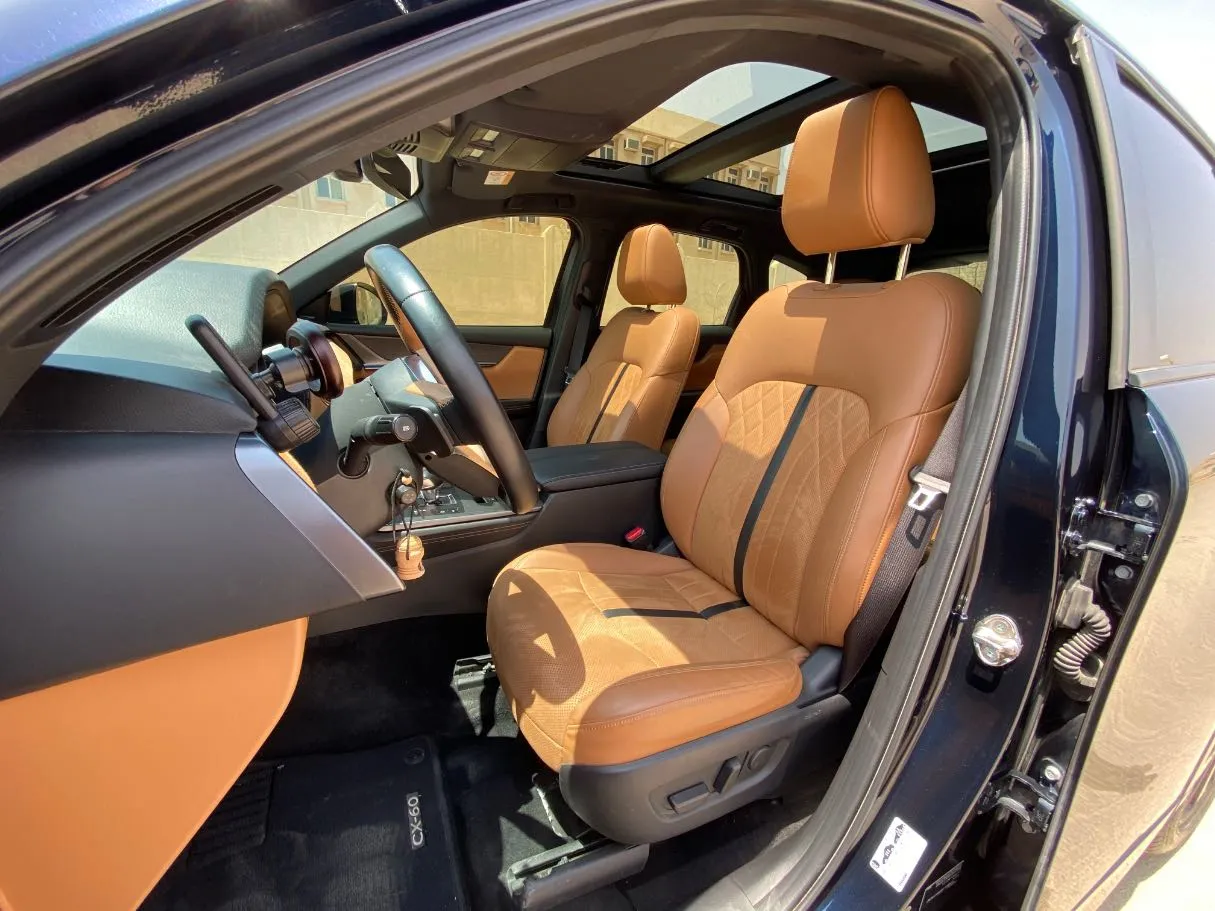 Car image 11