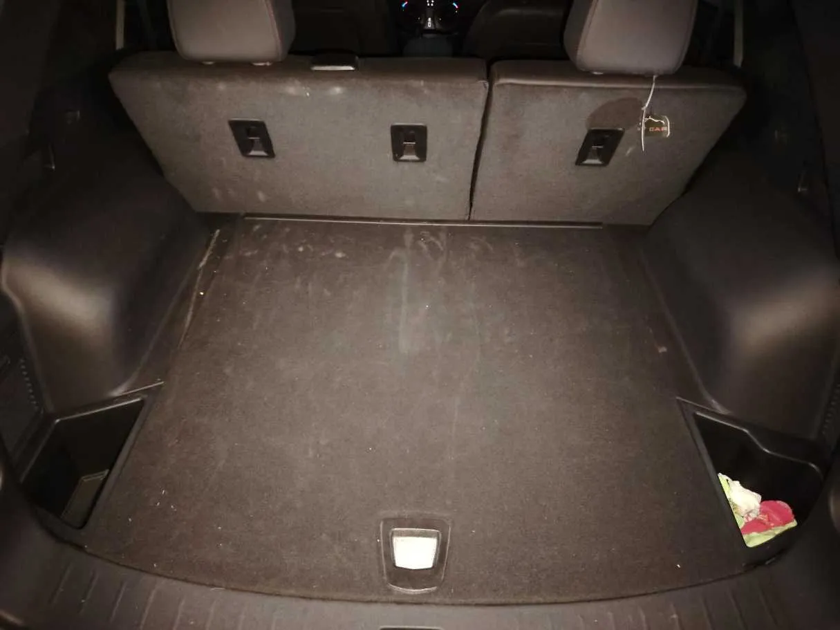 Car image 30