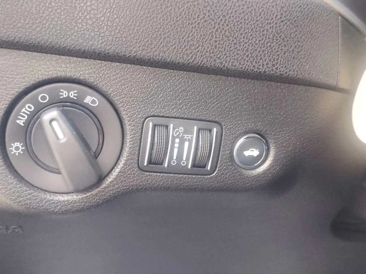Car image 26