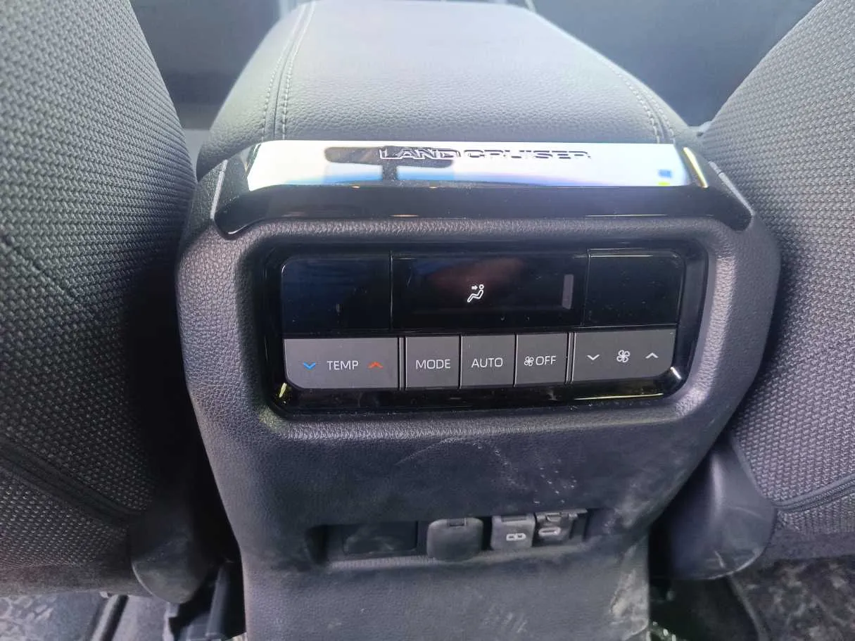 Car image 28