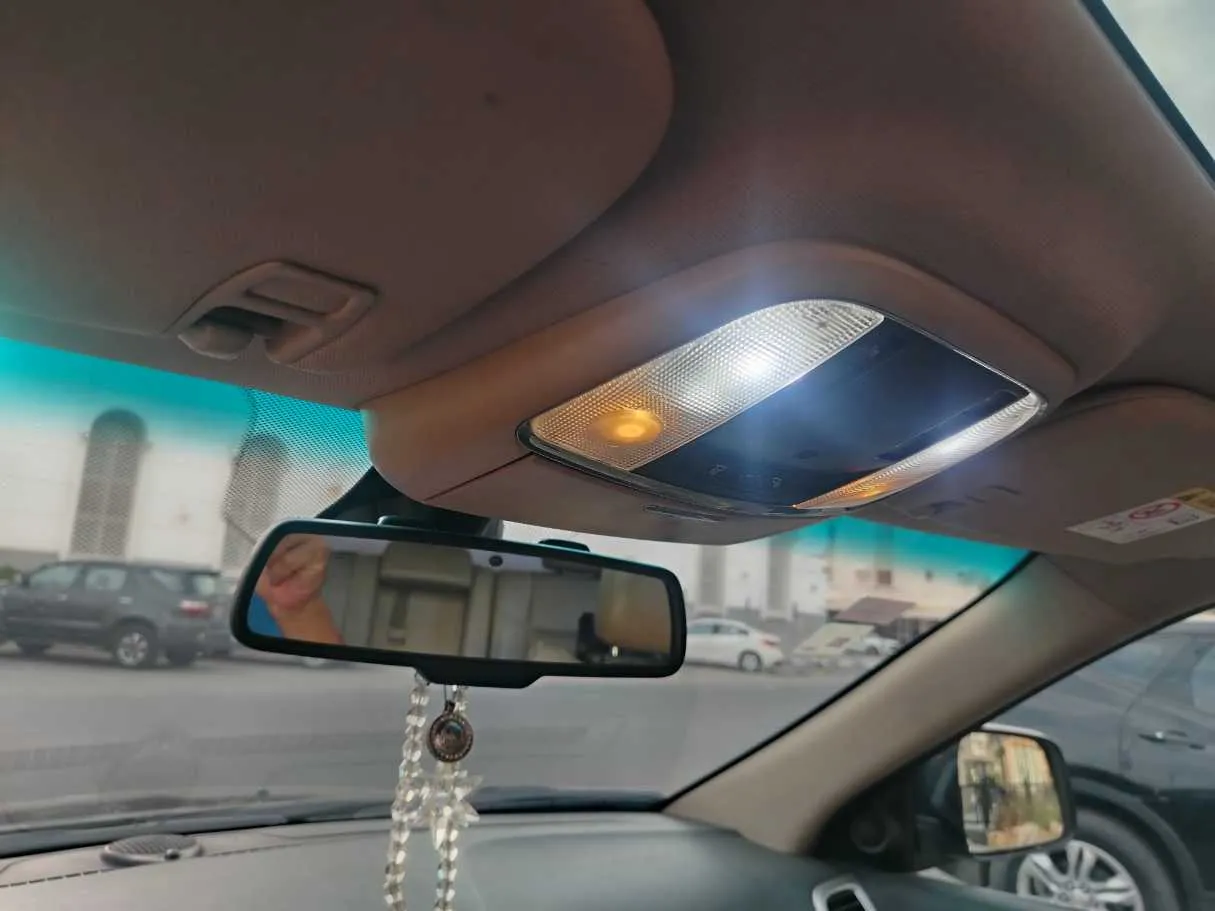 Car image 28