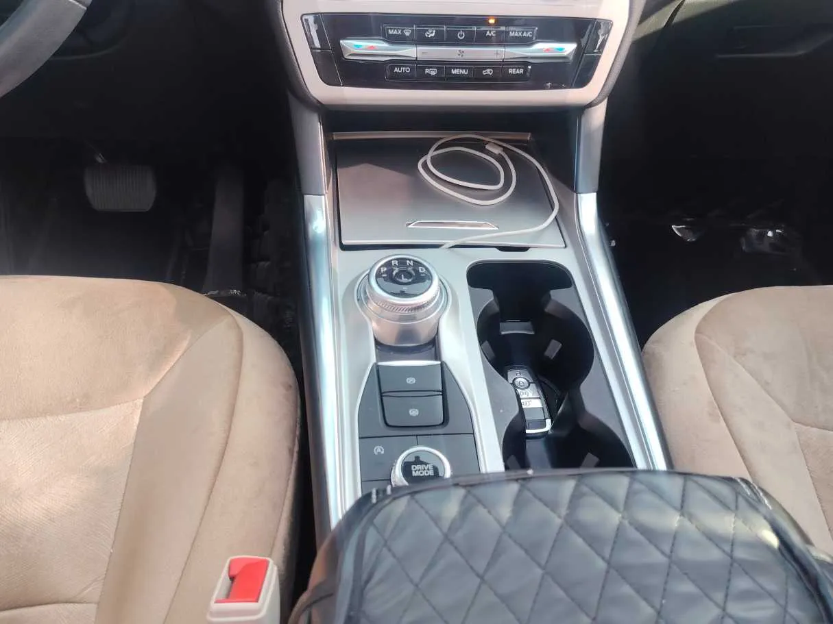 Car image 17