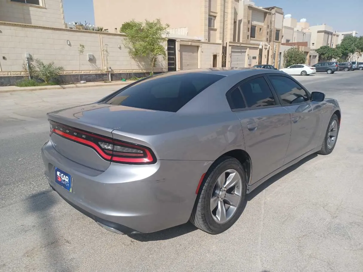 Car image 5