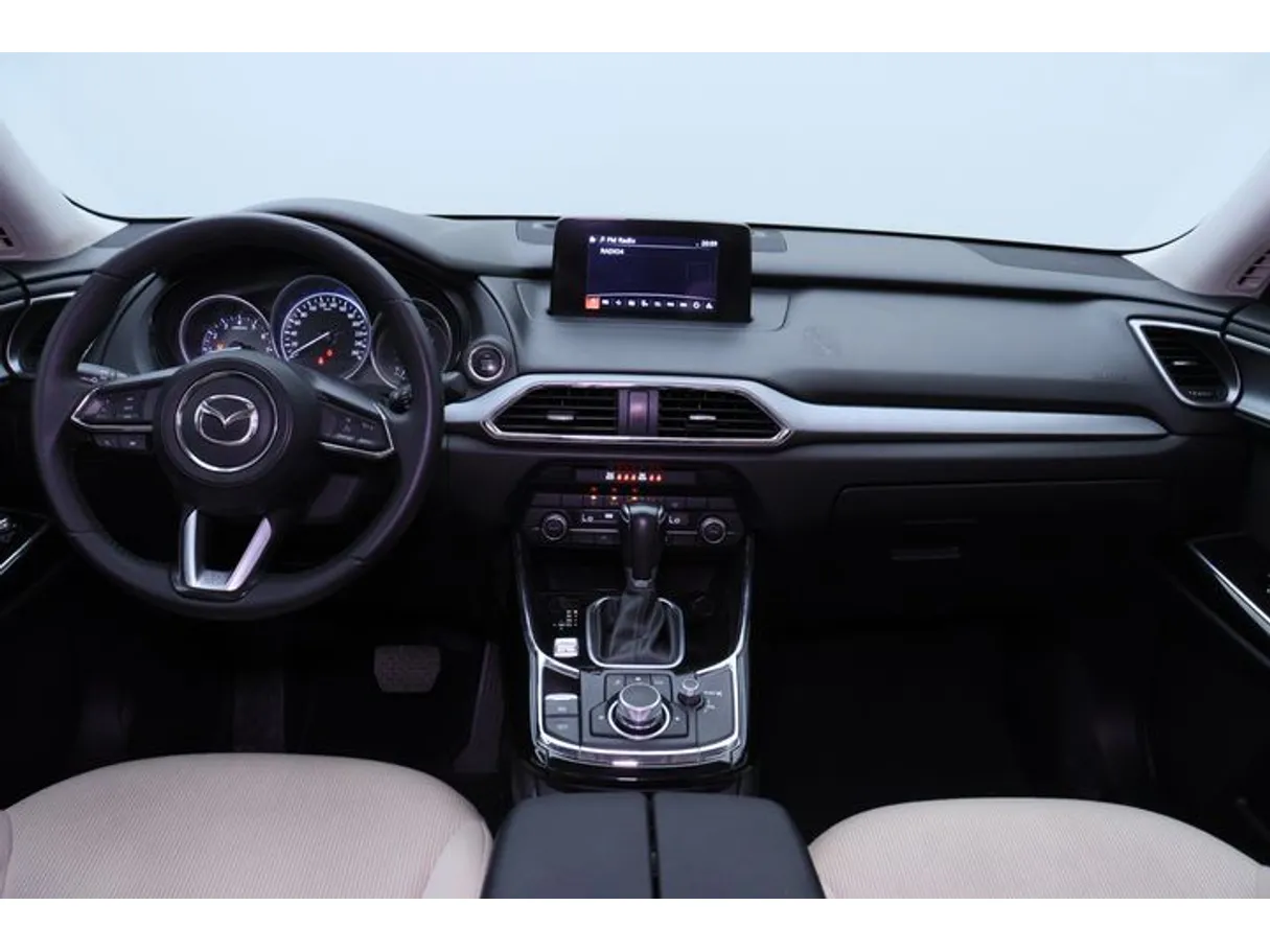 Car image 14