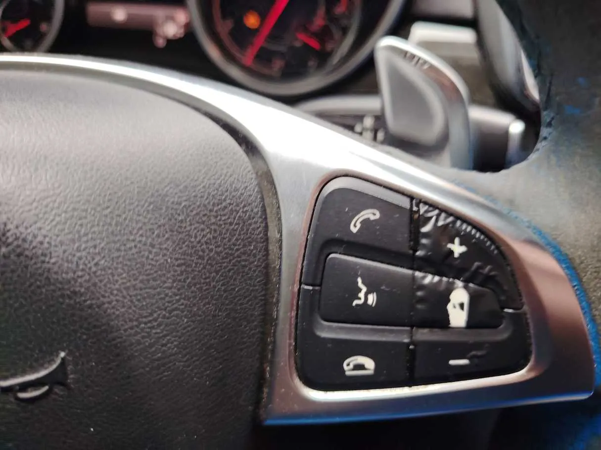 Car image 24