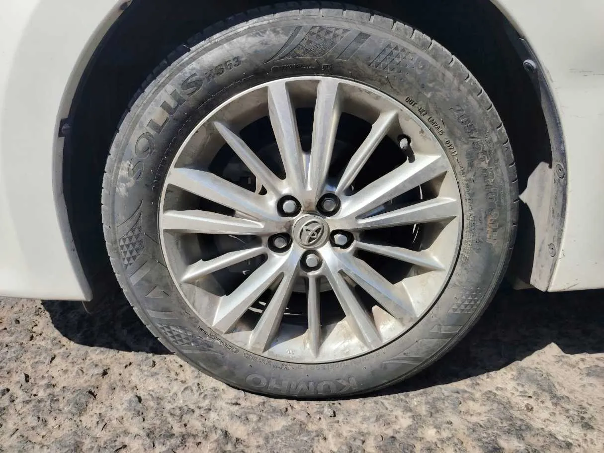Car image 8