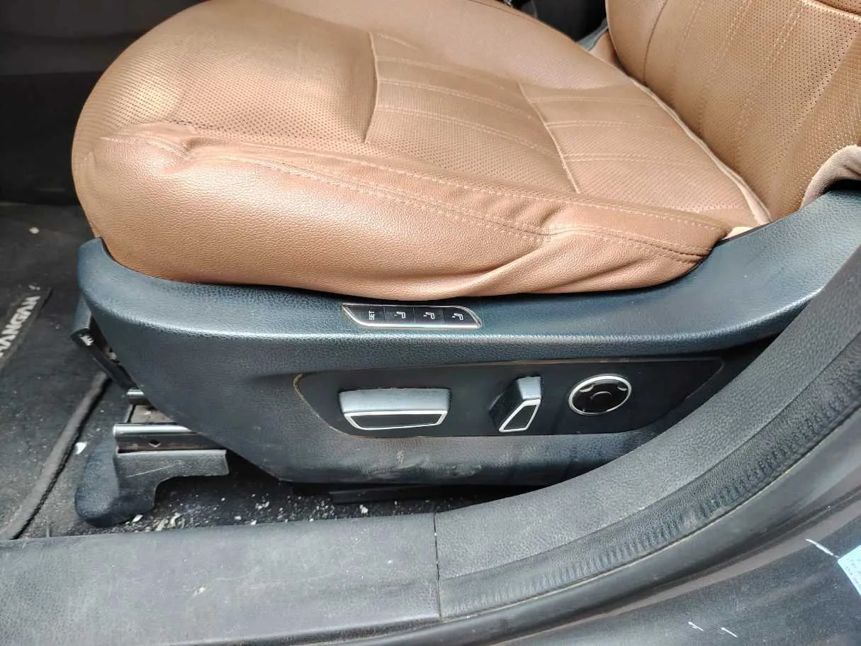 Car image 36