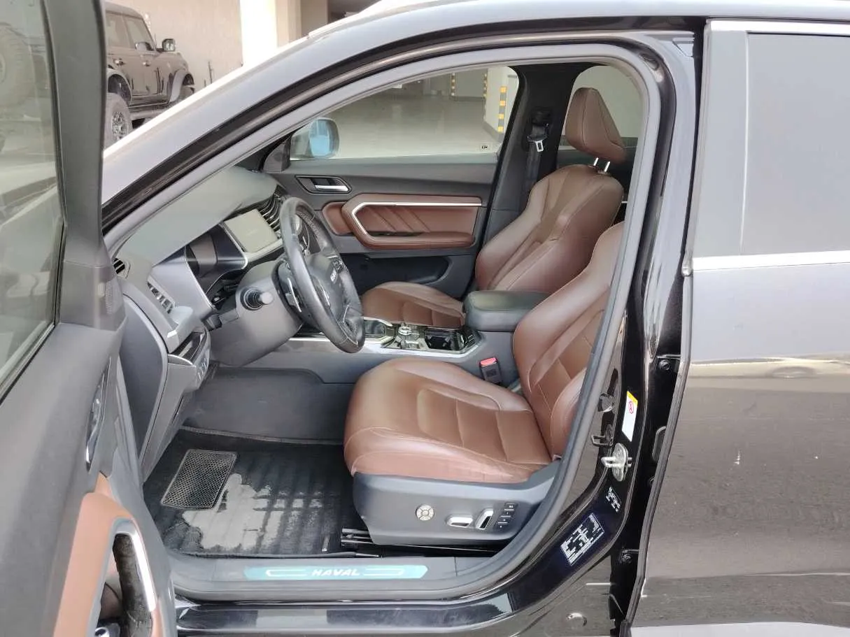 Car image 13