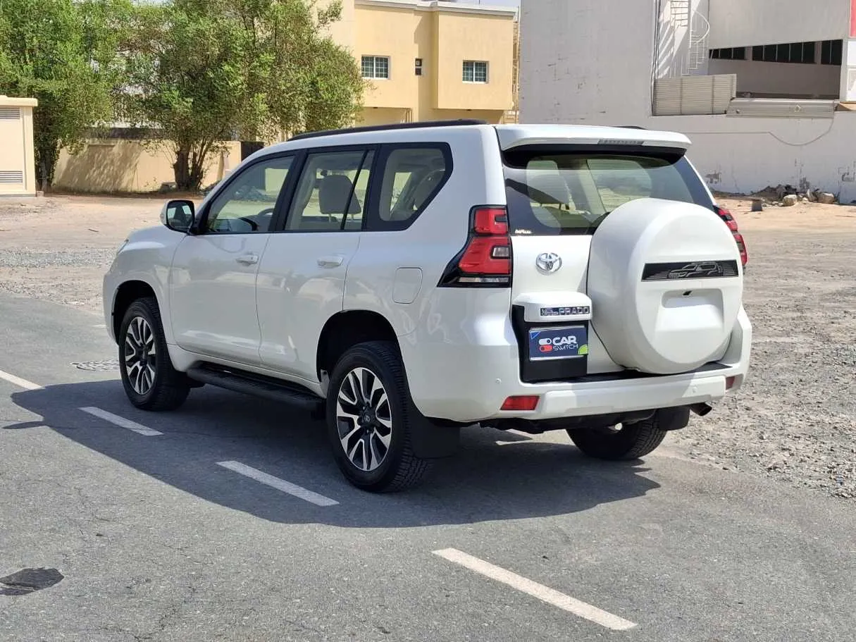 Car image 7