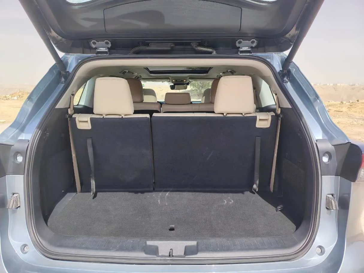 Car image 23