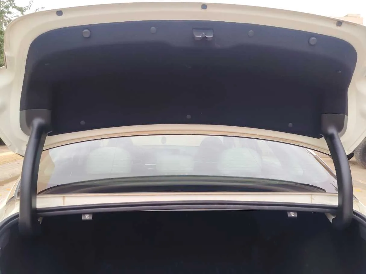 Car image 25
