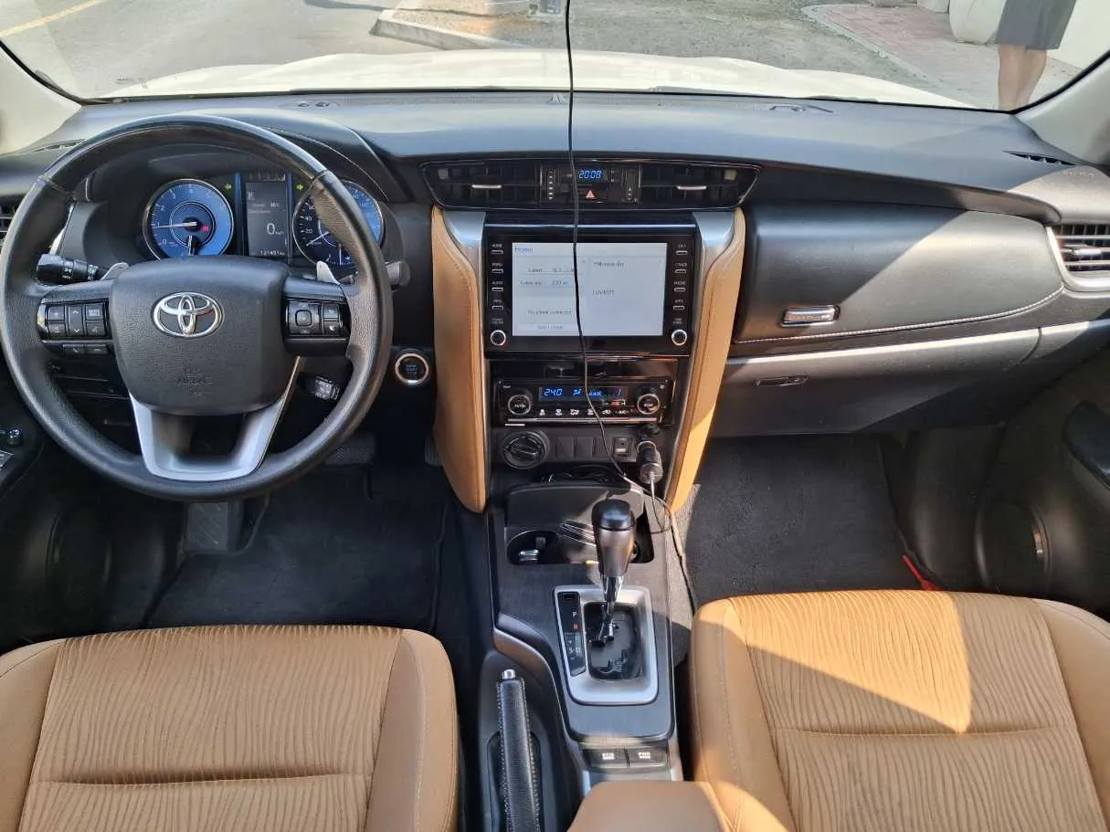 Car image 15