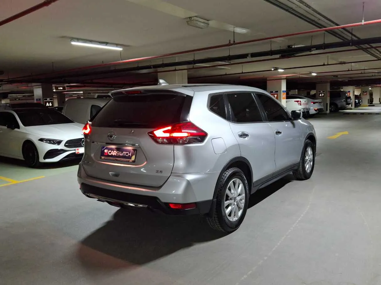 Car image 5