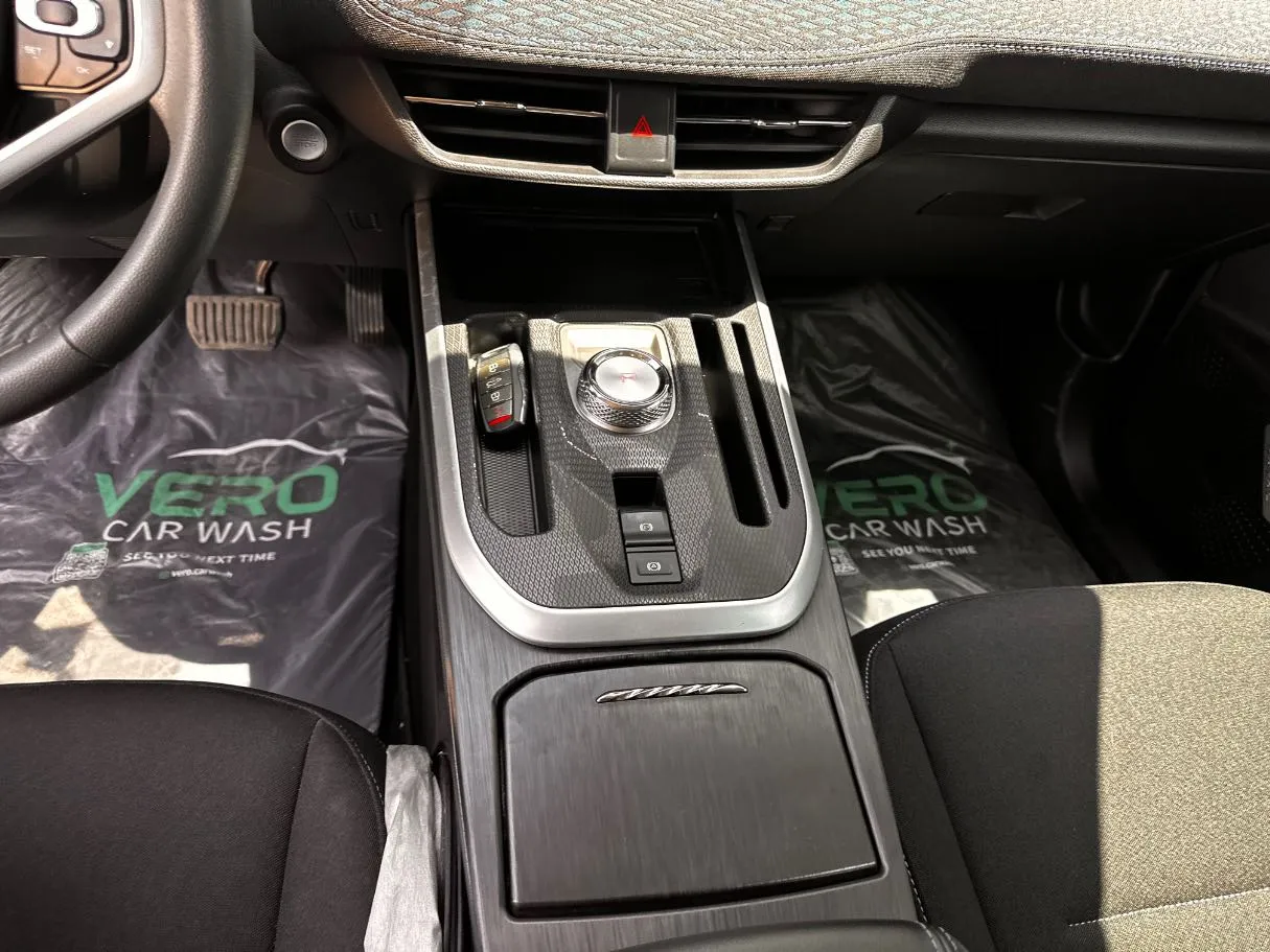 Car image 18