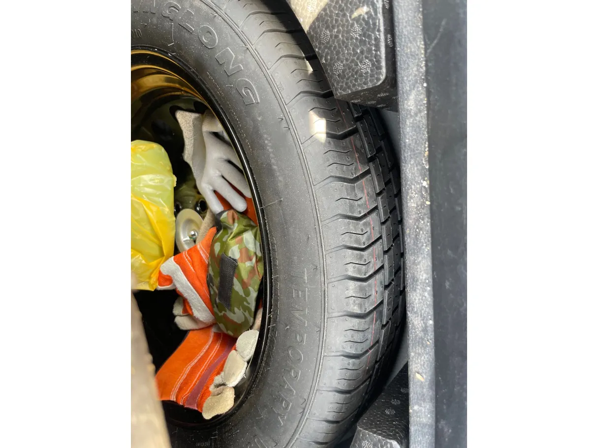 Car image 22