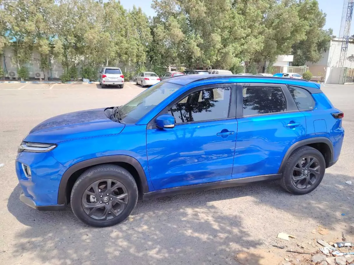 Car image 8