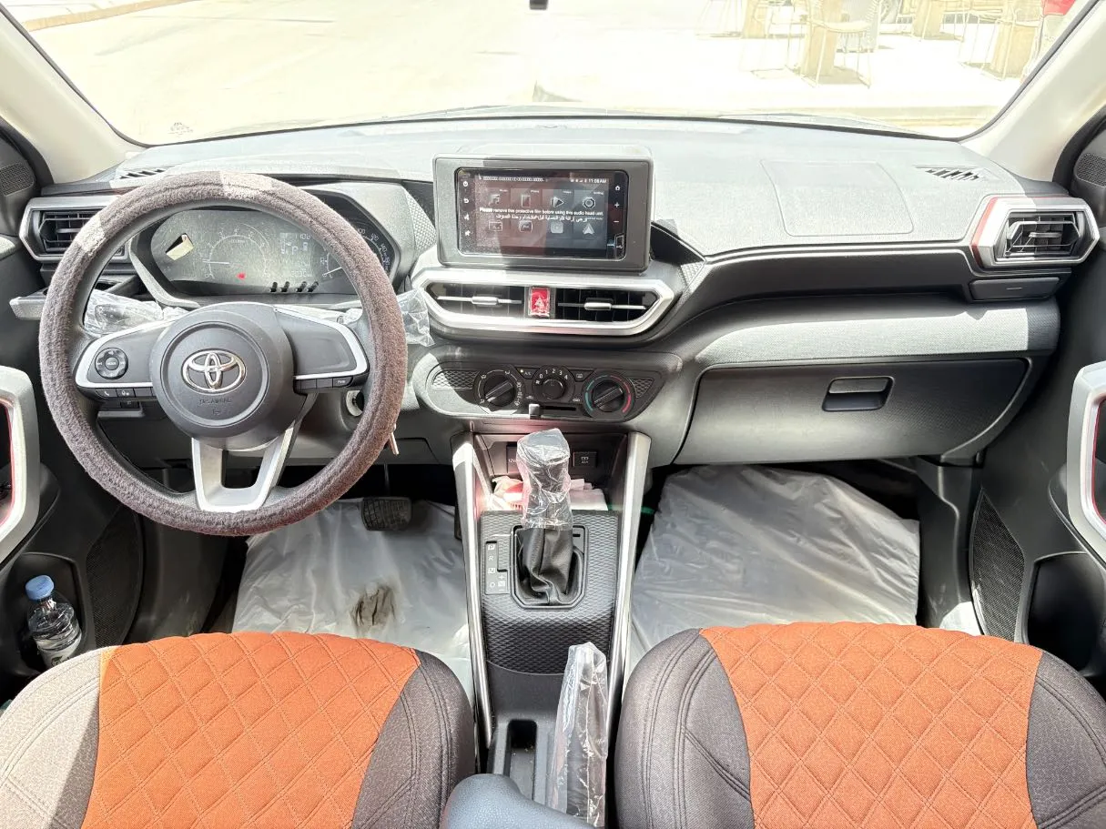 Car image 18