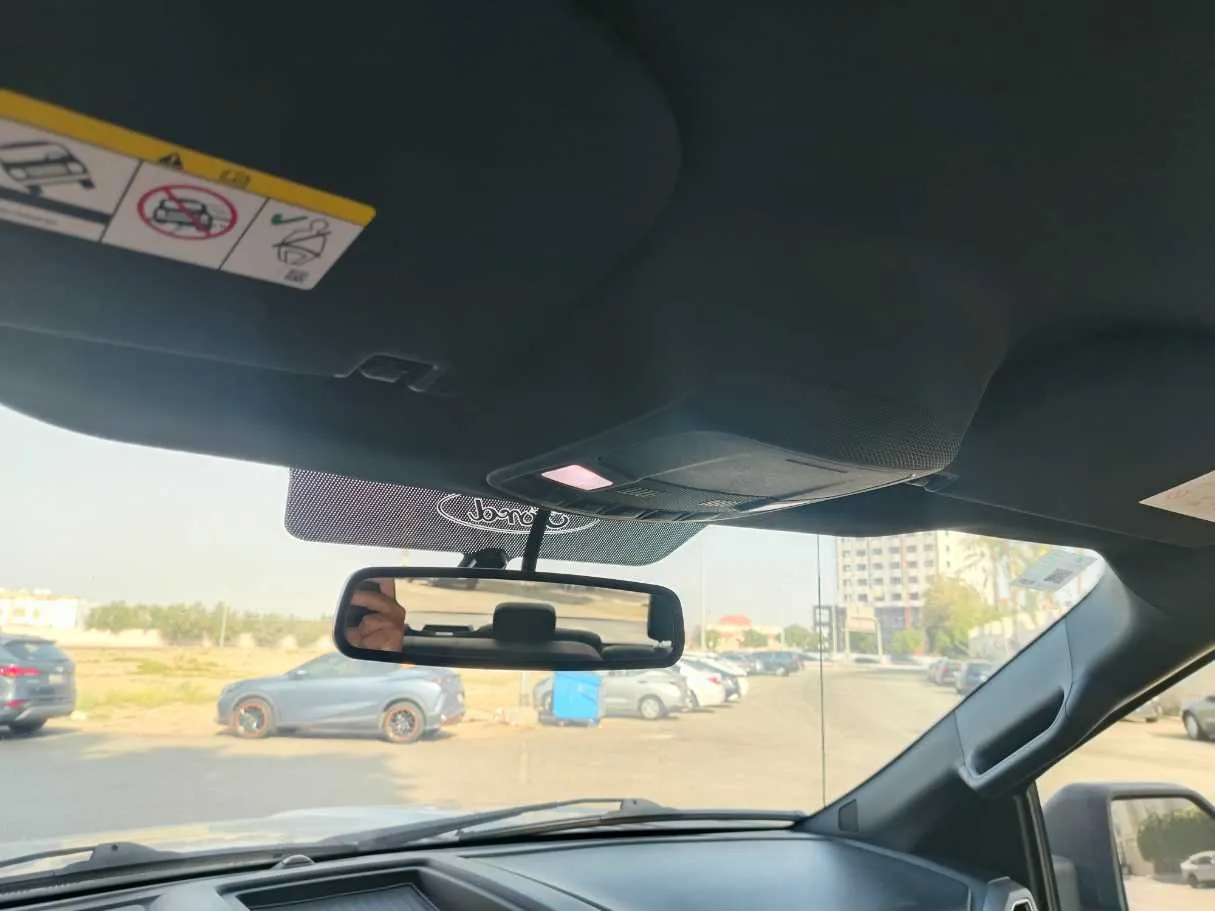Car image 30