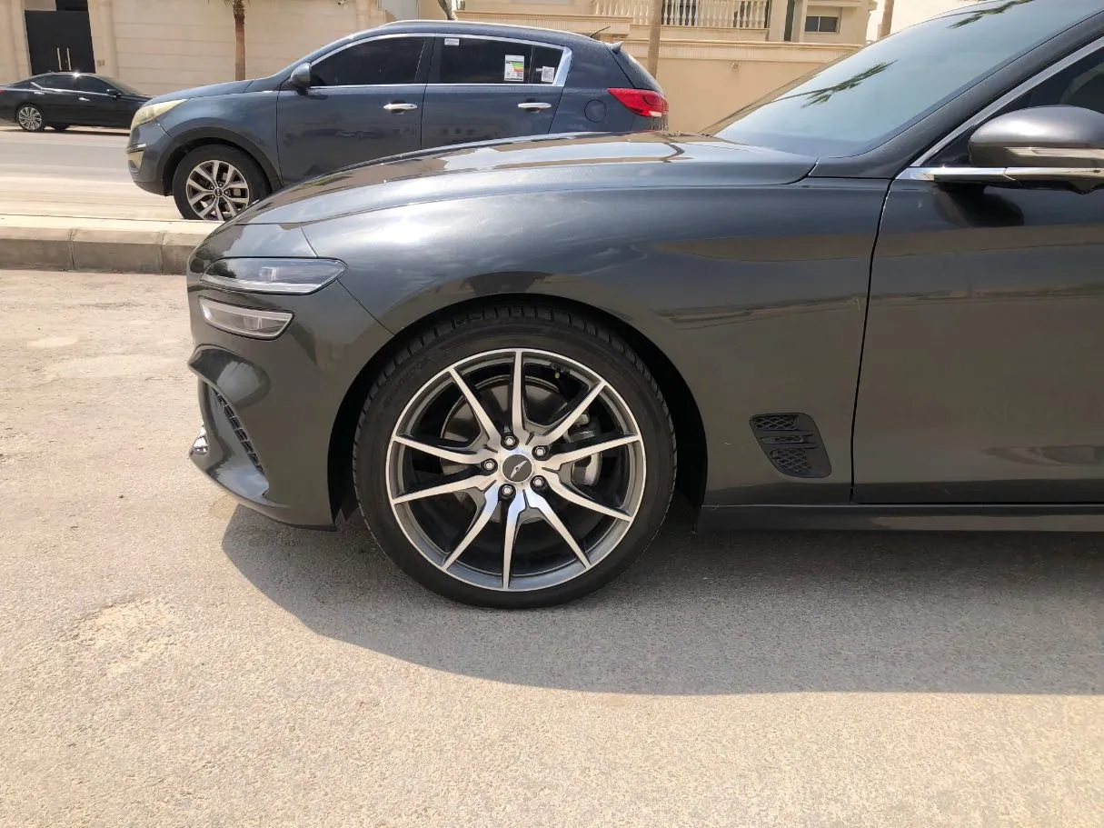 Car image 9