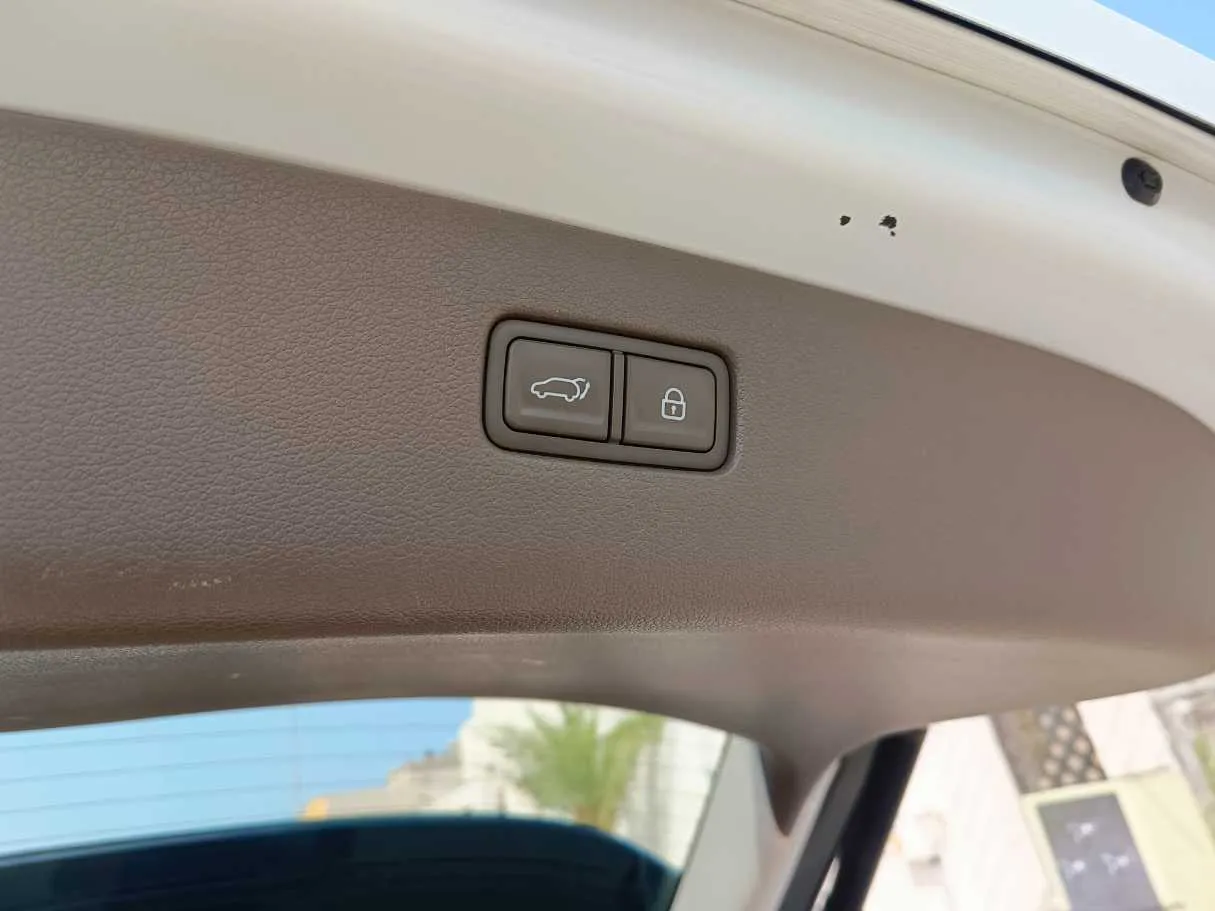 Car image 40
