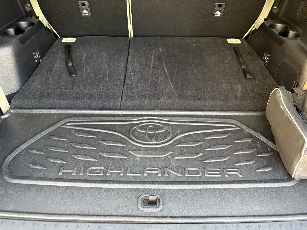 Car image 30