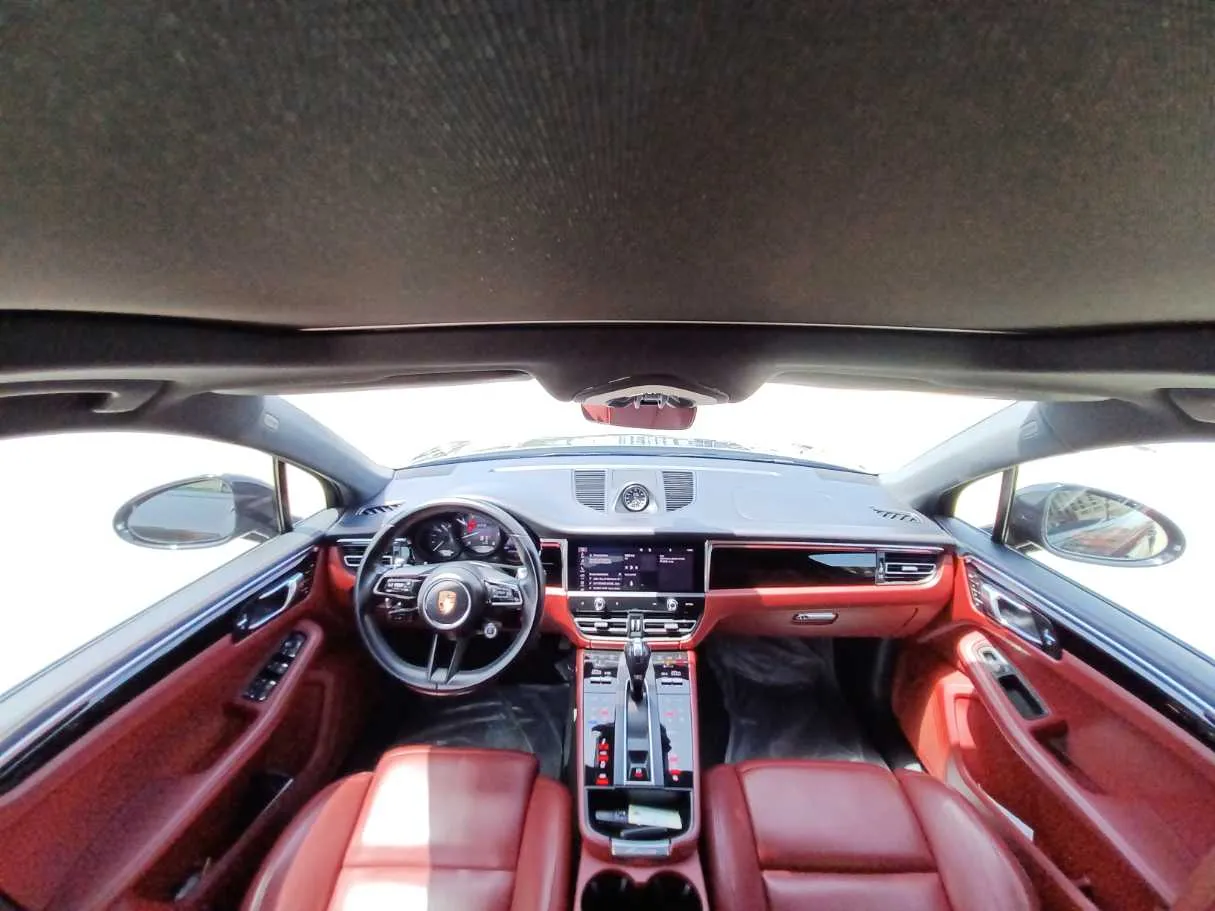 Car image 13