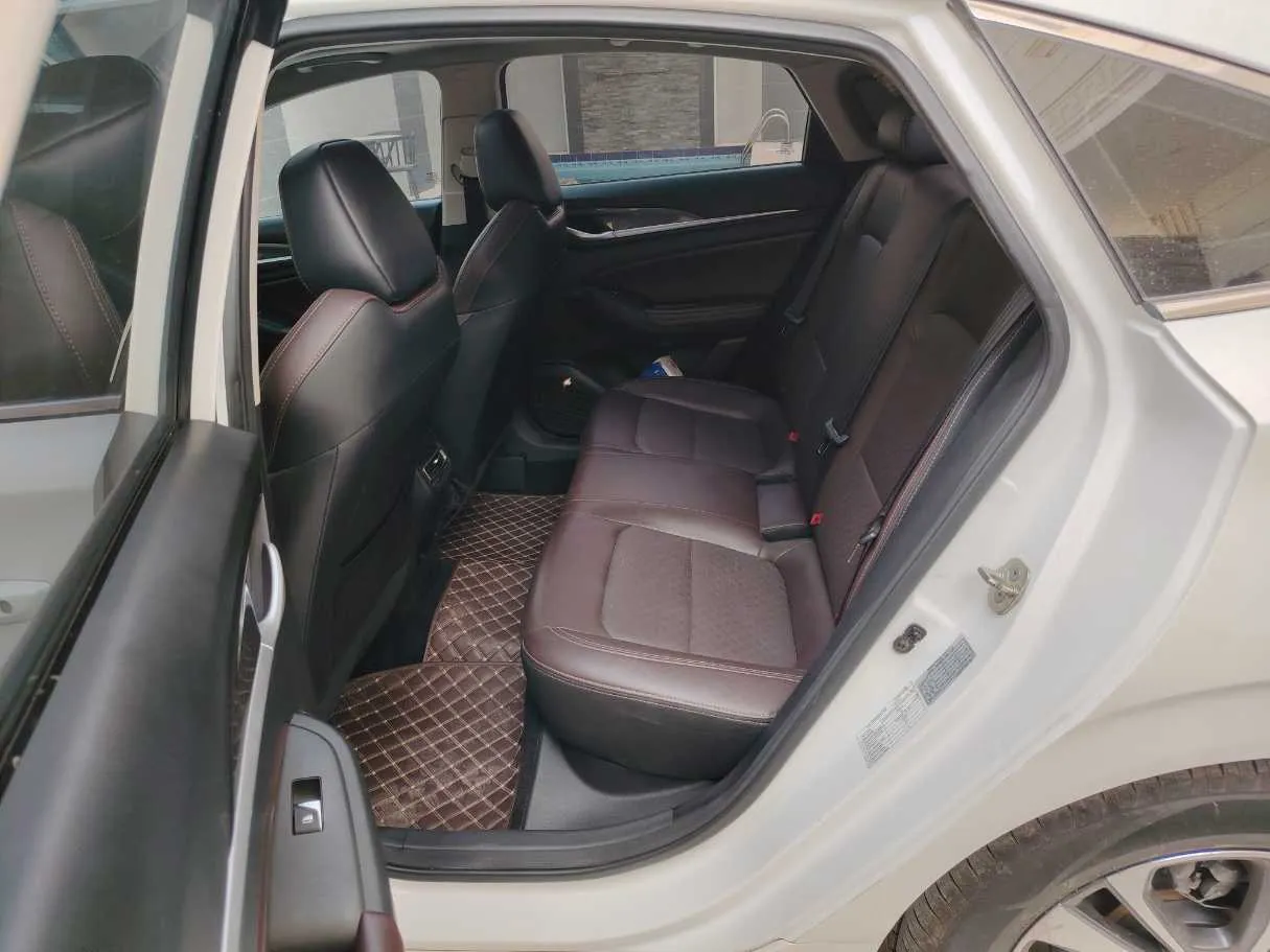 Car image 15