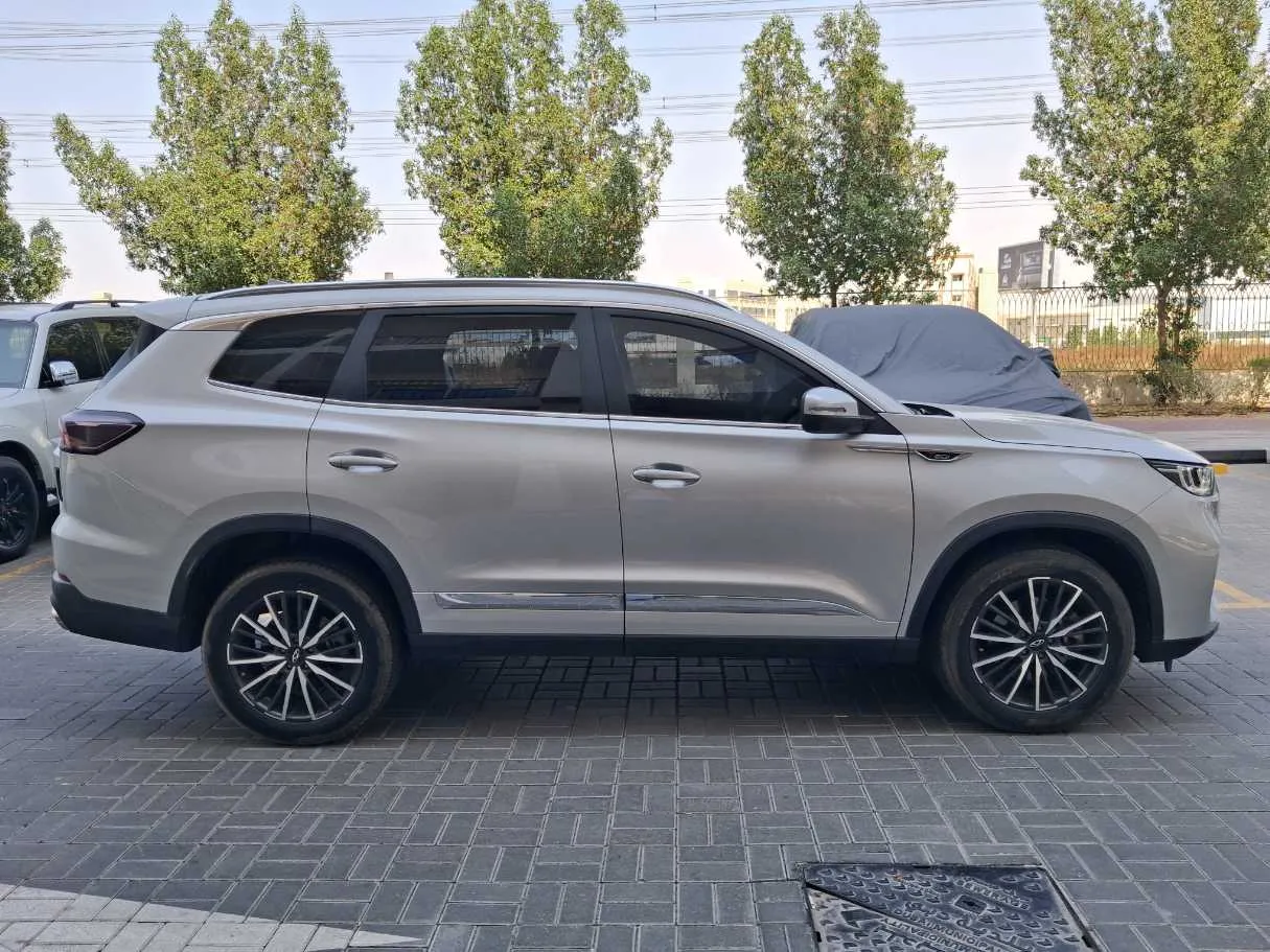 Car image 3